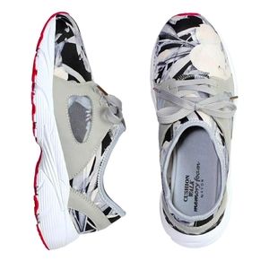 AVON Memory Foam Floral performance sneakers Sz 8